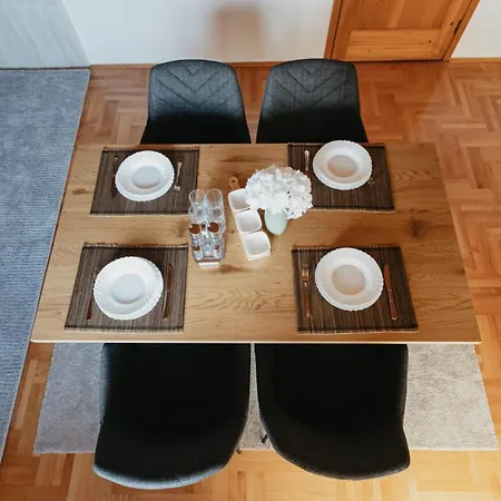 Preston Apartman *